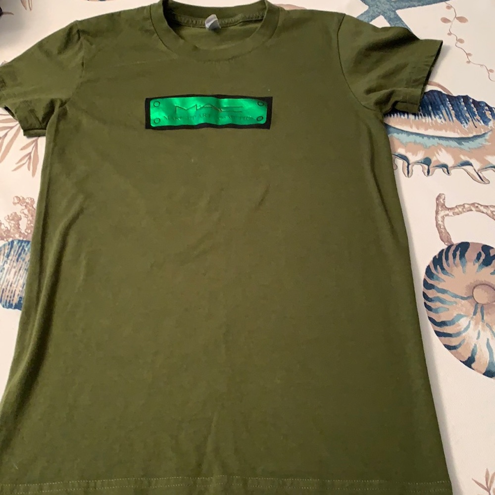 MAC COSMETICS T-Shirt size Small